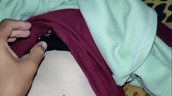 Vidéos de Sexe Il baise sa jolie cousine pendant qu elle dort porno