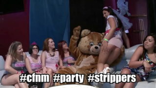 Enterrement vie de jeune fille en boite porn