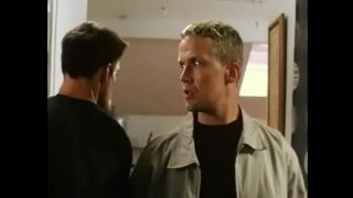 Il surprend sa femme avec un black porn