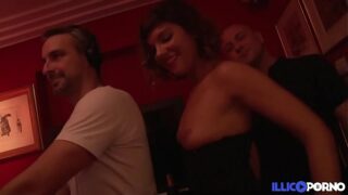 Une Vieille Francaise Fait Caca Pendant Une Sodomie - VidÃ©os de Sexe Video porno de franÃ§aise fait caca - Xxx Video - Mr Porno