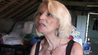 Grosse erection sous les draps porno