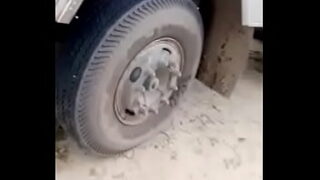 Amma ki saree utha kar choot aur gaand chod diya