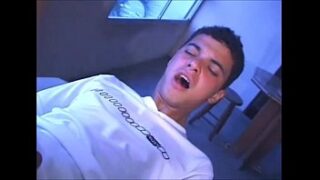 Vidéo d3 sexe chaud dans la barre avec un ami